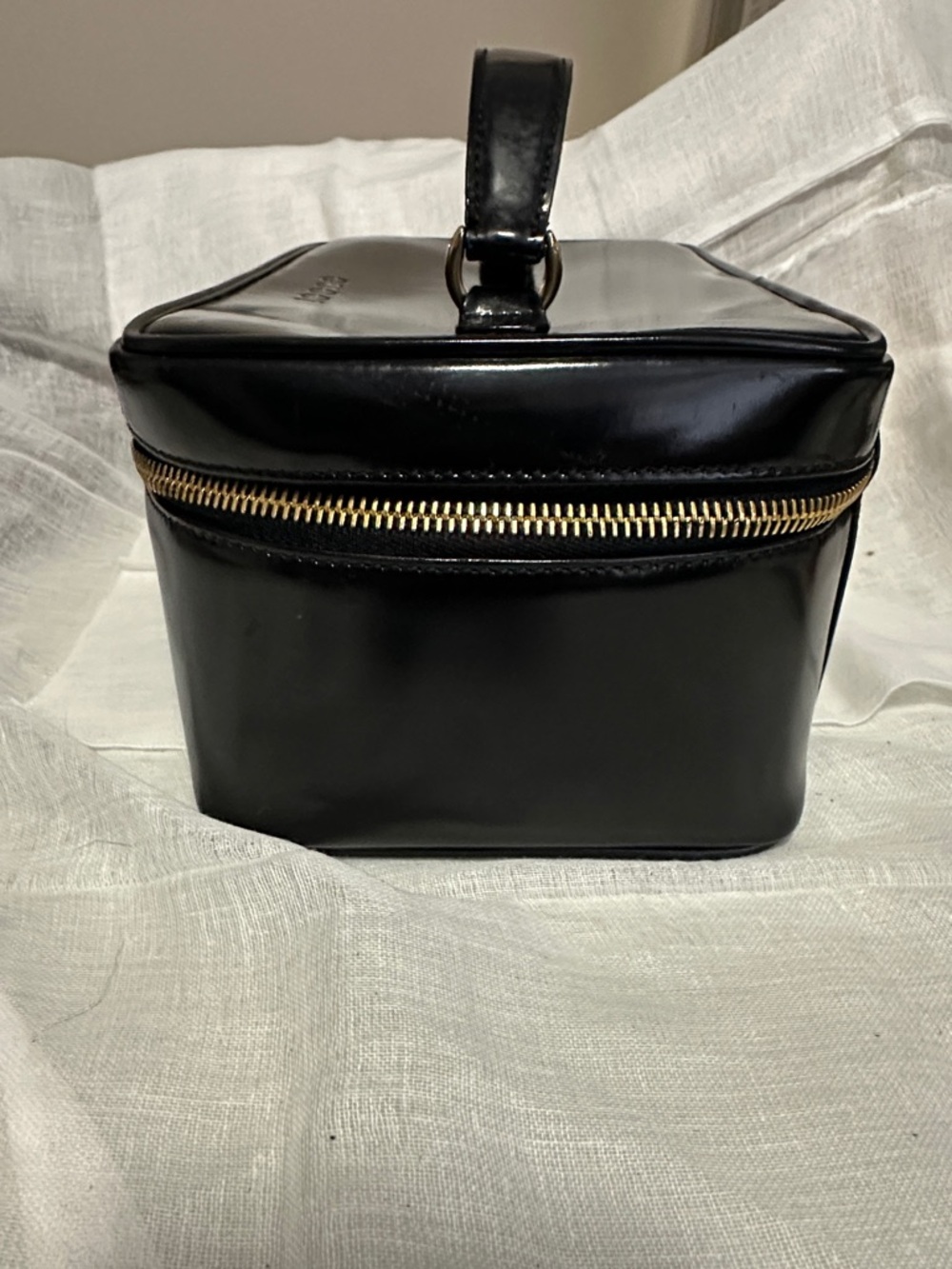 Authentic Gucci Black Patent Leather Vanity Case with Bamboo Zipper Pulls - Picture 4 of 15